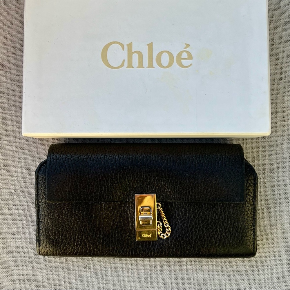 CHLOE Drew Long Wallet in BLACK Leather with all around Zipper & Turn Lock Chain